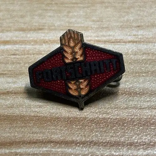 DDR Abzeichen Orden Fortschritt VEB Landmaschinen Traktor