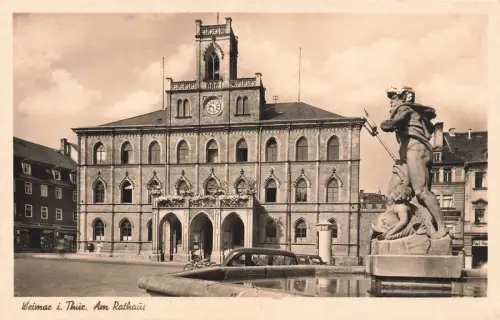AK Weimar Rathaus Springbrunnen Thüringen ungelaufen Postkarte