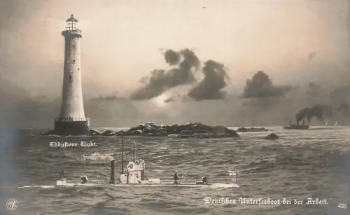 AK Deutsches Unterseeboot bei der Arbeit Leuchtturm ungelaufen Postkarte