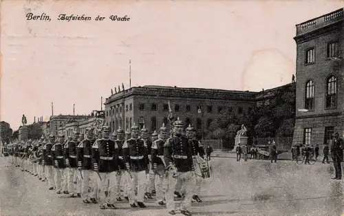 AK 1.WK Berlin Aufziehen der Wache 1916 gelaufen Patriotika Postkarte