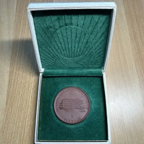 DDR Porzellan Medaille 85 Jahre Bergarbeitersanatorium Warmbad 1984