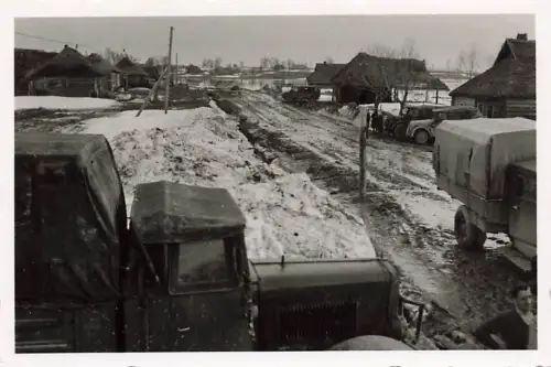PKW Horch 108 und Henschel LKW Quartier Schlammperiode Ostfront