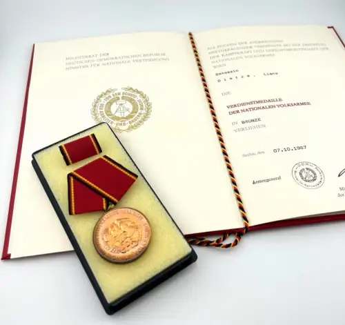 DDR Verdienstmedaille der NVA in Bronze mit Urkunde 1987
