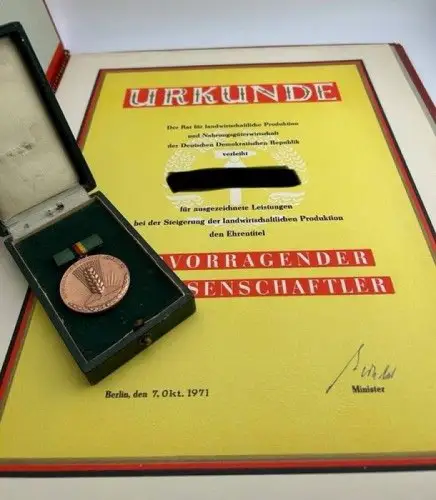 DDR Orden Hervorragender Genossenschaftler mit Urkunde 1971