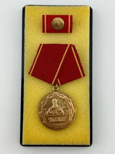 DDR Orden, Für Treue Dienste 25 Jahre Kampfgruppen der Arbeiterklasse in Gold