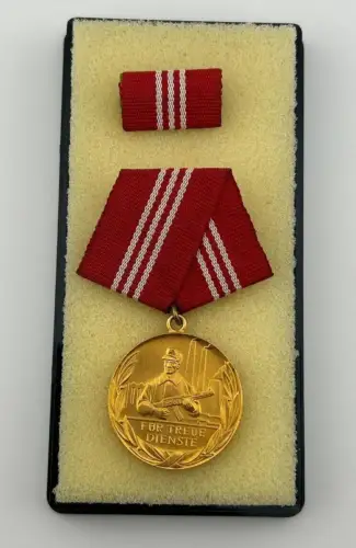 DDR Orden, Für Treue Dienste in den Kampfgruppen der Arbeiterklasse in Gold