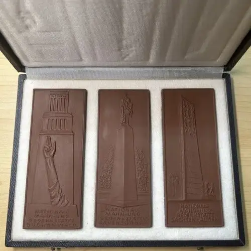 NVA Ehrengeschenk 3x Nationale Mahn- und Gedenkstätten Porzellan Meißen DDR