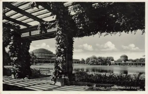AK Breslau Jahrhunderthalle mit Pergola Schlesien gelaufen Postkarte