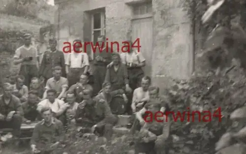 Kampfpause deutsche Soldaten bei Gent Belgien