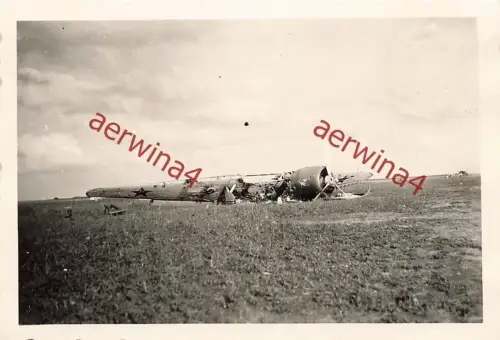 Abgeschossenes russ. Flugzeug vor Kiew Ukraine Ostfront
