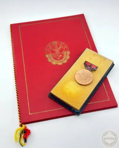DDR Medaille Hervorragender Ausbilder der GST in Bronze Urkunde Major 1973