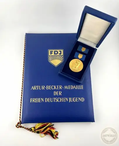 DDR FDJ Artur-Becker-Medaille in Gold mit Urkunde 1981