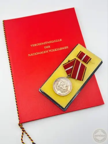 DDR Verdienstmedaille der NVA in Silber Urkunde Major 1974