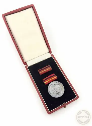 DDR Medaille für Kämpfer gegen den Faschismus 1933-1945 Bartel Nr. 165a