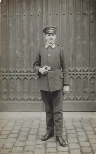 Foto AK 1.WK Portrait Rot-Kreuz Sanitäter Lazarett für Offiziere Karlsruhe