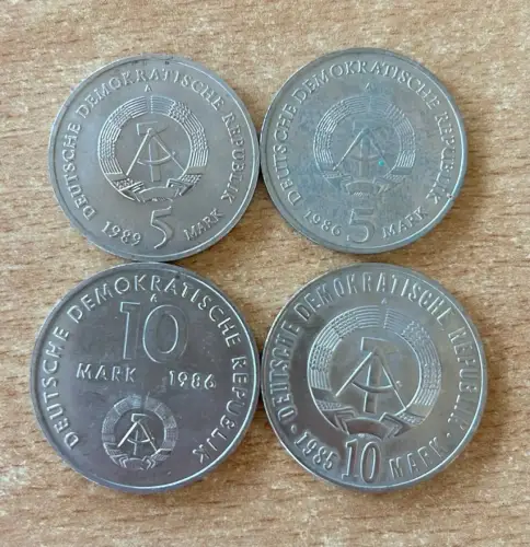 Lot/ Konvolut 4 x DDR Münzen 5 und 10 Mark 1985 - 1989