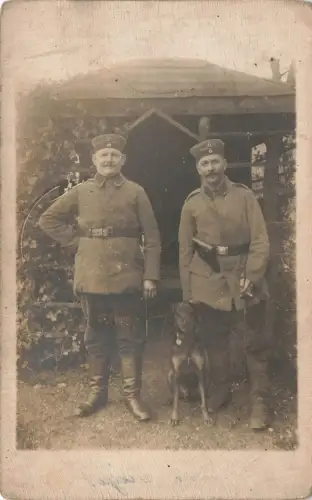 Fotokarte 1.WK deutsche Soldaten Pistole und Hund Dobermann