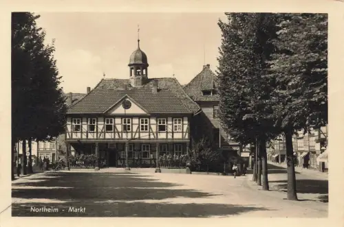 AK Northeim Markt Niedersachsen ungelaufen Postkarte
