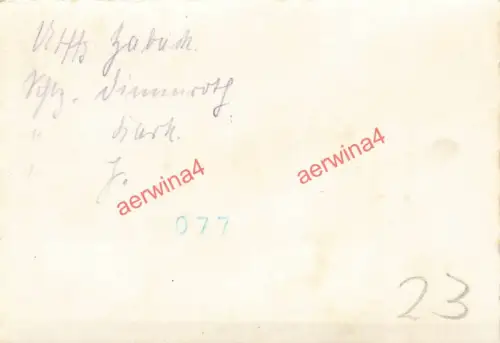 Soldaten mit USA Beute LKW Chevrolet C-8 Kaserne Proteau Cherbourg Frankreich