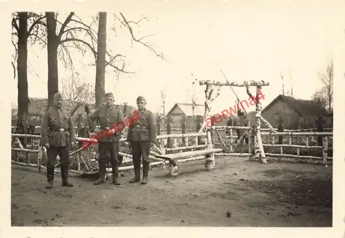 Deutsche Soldaten am Heldenfriedhof in Gorki / Horki Belarus Ostfront