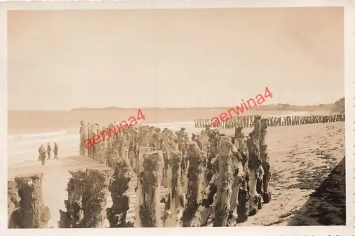 Deutscher Soldaten am Strand von Cherbourg Frankreich