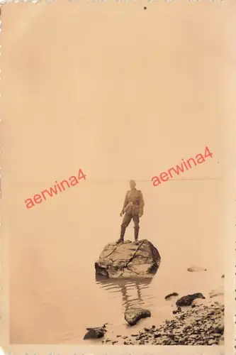 Deutscher Soldat am Strand von Cherbourg Frankreich