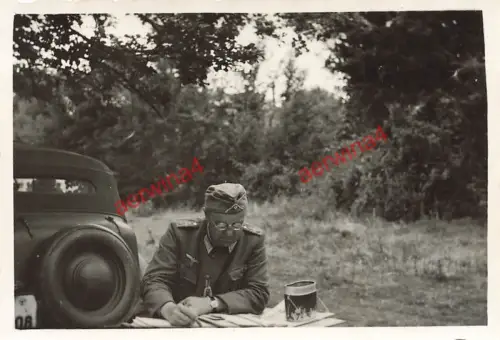 Deutscher Soldat Hauptmann bei Ari Stellung Sicht Ypern Belgien