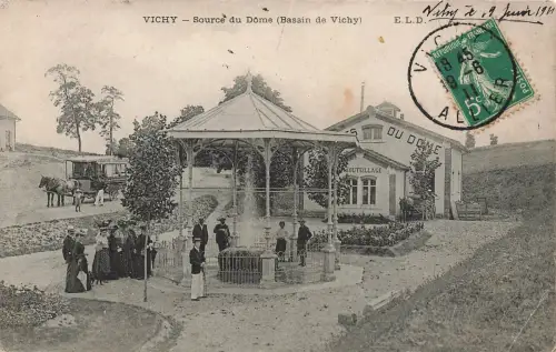 AK Vichy Kurort Source du Dôme Brunnen Frankreich 1945 gelaufen Postkarte