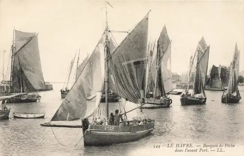 AK Le Havre de pêche dans l' avant-port Frankreich ungelaufen Postkarte