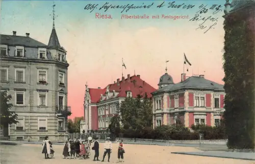 AK Riesa Albertstraße Amtsgericht Kinder Sachsen 1915 gelaufen Feldpostkarte