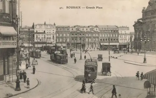 AK Roubaix Grande Place Straßenbahn Frankreich 1914 ungelaufen Postkarte