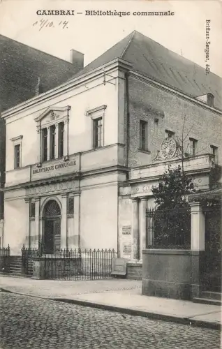 AK Cambrai Bibliothèque communale Frankreich ungelaufen Postkarte