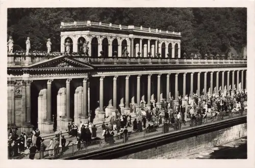 AK Karlsbad Karlovy Vary Mühlbrunn Kolonnade Sudetenland 1940 gelaufen Postkarte