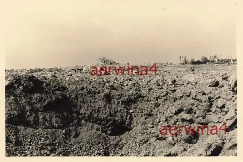 Bombenkrater an Panzerkuppel Fort Aubin - Neufchateau Belgien