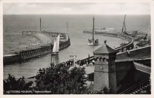 AK Ostseebad Kolberg Kołobrzeg Hafeneinfahrt Schiffe Pommern 1931 Postkarte