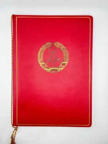 DDR GST Urkunde Ehrenplakette der Bezirksorganisation Cottbus der GST 1973 Major