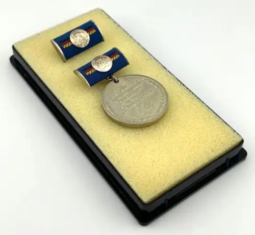 DDR Medaille für hervorragende Leistungen im Finanzwesen, Bartel Nr. 292 a