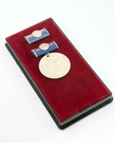 DDR Medaille für hervorragende Leistungen im Finanzwesen, Bartel Nr. 292 a