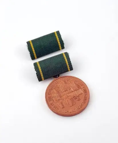 DDR Abzeichen für Hervorragende Leistungen Land und Forstwirtschaft Bronze