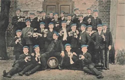 AK Delitzsch Studenten Gruppenfoto Bierglas Studentika Sachsen Postkarte