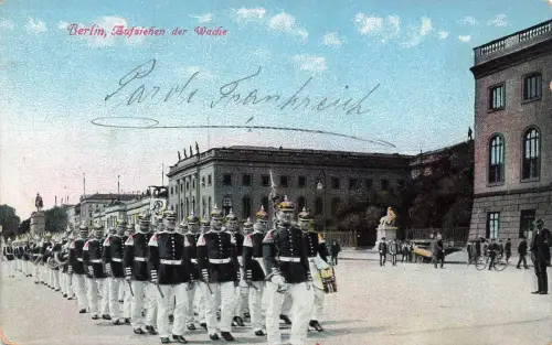 AK Berlin Aufziehen der Wache Unter den Linden Berlin ungelaufen Postkarte