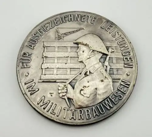 DDR NVA Medaille Für ausgezeichnete Leistungen im Militärbauwesen in Silber