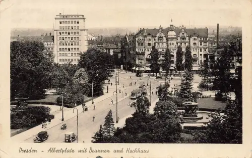 AK Dresden Albertplatz Brunnen Hochhaus Straßenbahn Sachsen 1942 Postkarte