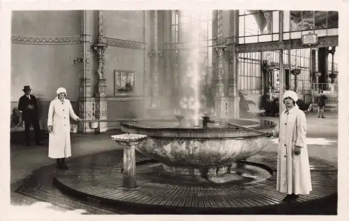 AK Karlsbad Karlovy Vary Sprudel Böhmen 1930 gelaufen Postkarte