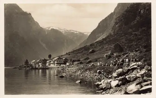 AK Gudvangen Ortsansicht Fjordlandschaft Norwegen ungelaufen Postkarte