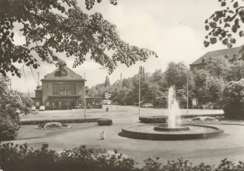 DDR AK Glauchau Bahnhof Springbrunnen Sachsen gelaufen Postkarte