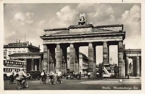 AK Berlin Brandenburger Tor Oldtimer Berlin 1933 gelaufen Postkarte