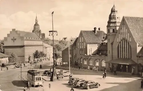 DDR AK Stralsund Hauptbahnhof Vorplatz Mecklenburg-Vorpommern 1959 gelaufen