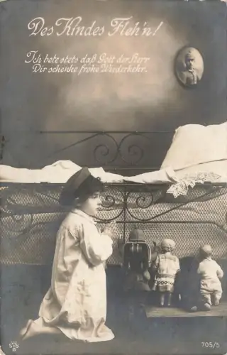 AK Des Kindes Fleh'n Kind betet mit Spielzeug ungelaufen Postkarte Patriotika