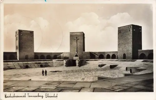 AK Tannenberg Ehrenmal Ehrenhof Ostpreußen 1940 gelaufen Postkarte